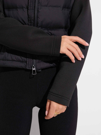 Женский демисезонный пуховик с рукавами из неопрена