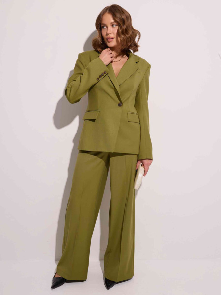 Жакет приталенный с акцентными плечами, оливковый