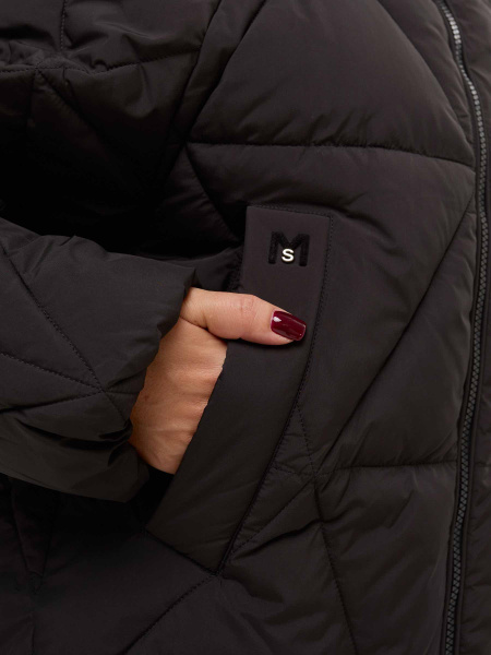 Зимний пуховик укороченный с капюшоном, черный