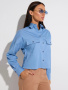 Рубашка женская укороченная с накладными карманами, голубая