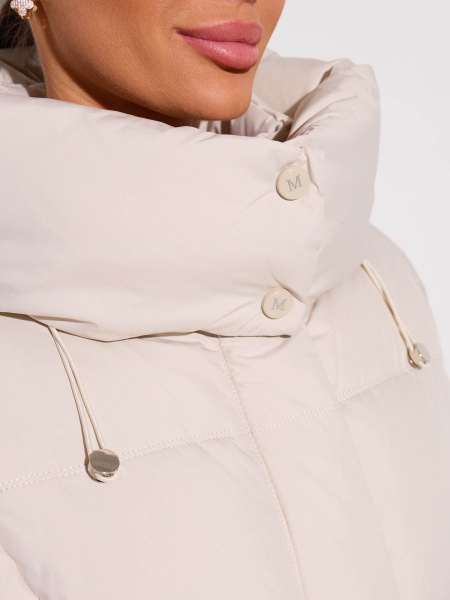 Зимний пуховик удлиненный с капюшоном, светло-серый