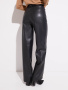 Женские брюки из эко-кожи прямого кроя