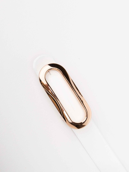 Ремень кожаный с овальной пряжкой, белый