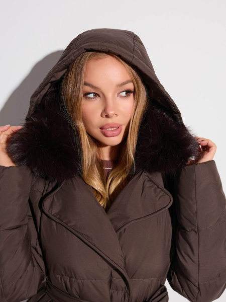 Зимнее пальто с капюшоном и меховым воротником, темный шоколад