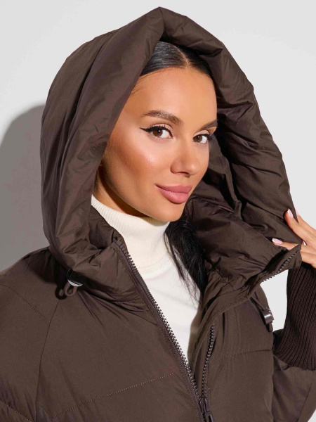 Зимний пуховик с капюшоном и высоким воротником, темный шоколад 