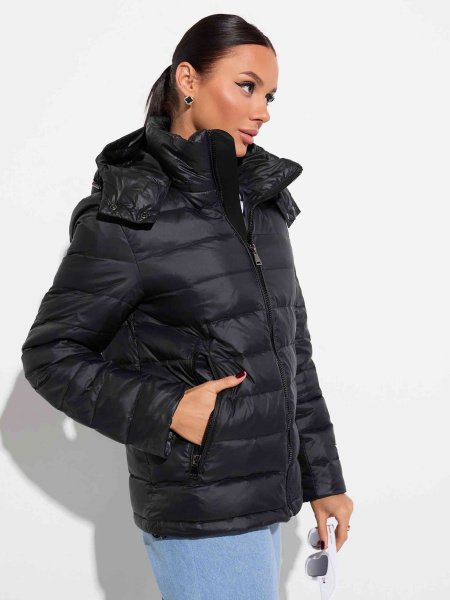 Женский пуховик прямого силуэта с капюшоном, черный