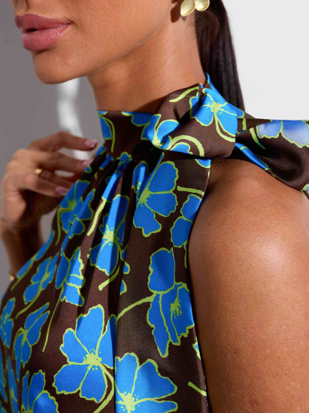 Блузка атласная без рукавов, шоколадно-голубая