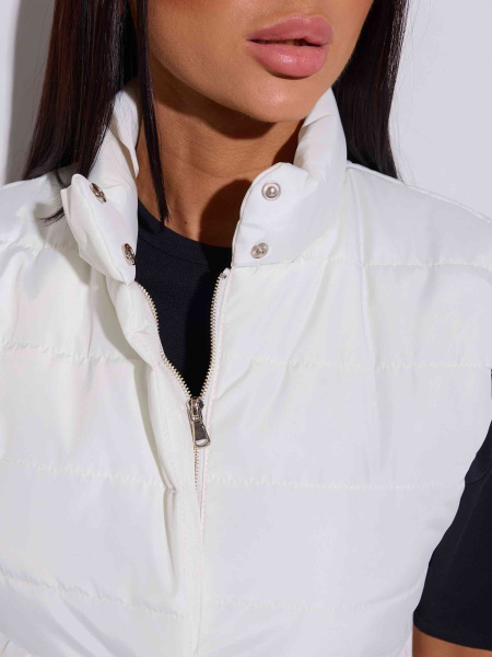 Жилет женский утепленный стеганый, молочный