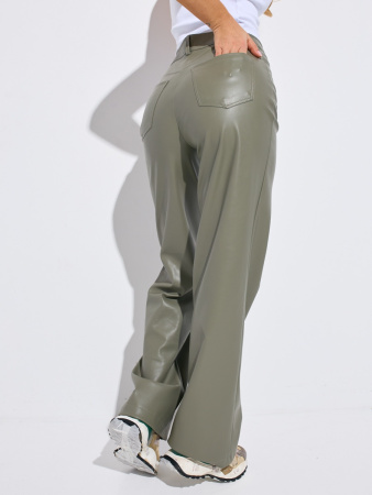 Женские брюки из эко-кожи прямого кроя, оливковые