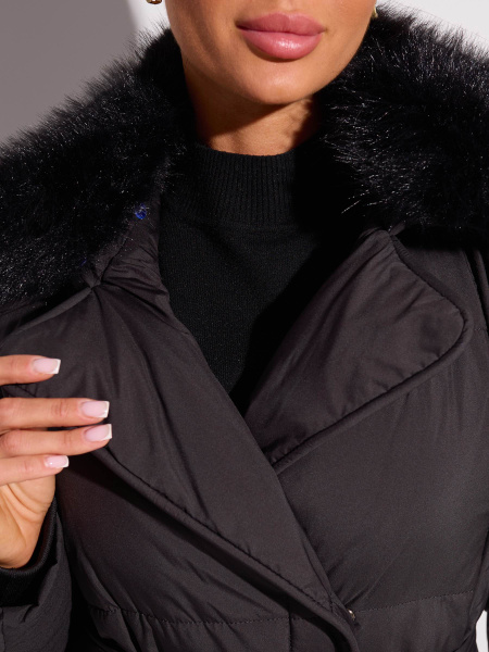 Зимнее пальто с капюшоном и меховым воротником, черное