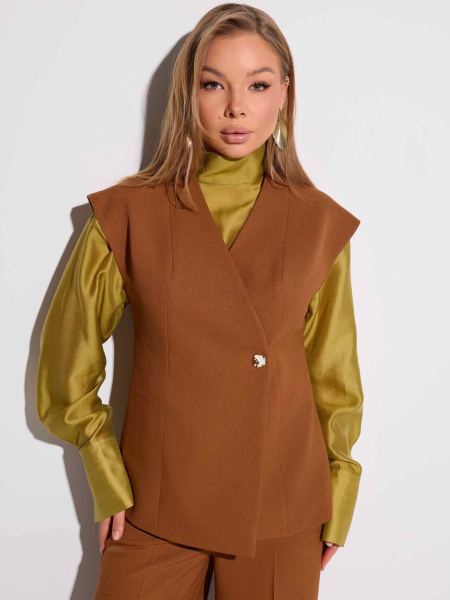 Жилет приталенный со съемным поясом, золотисто-коричневый 