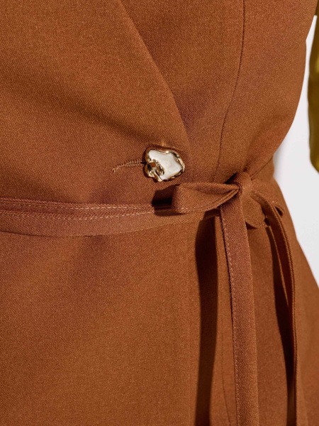 Жилет приталенный со съемным поясом, золотисто-коричневый 