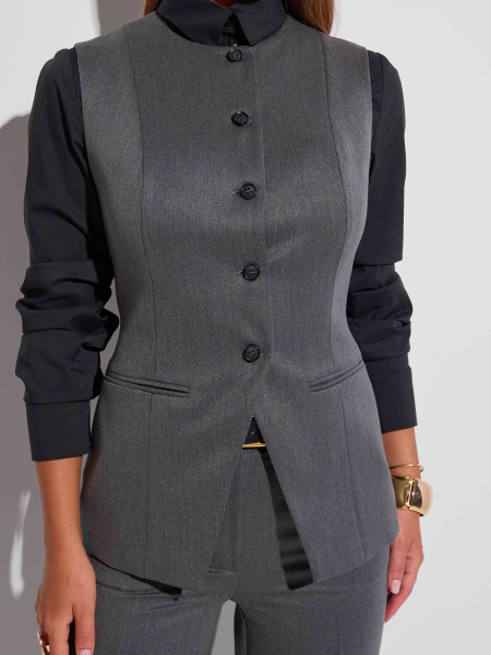 Жилет приталенный с баской из вискозы, темно-серый