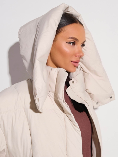 Зимний пуховик удлиненный с капюшоном, светло-серый